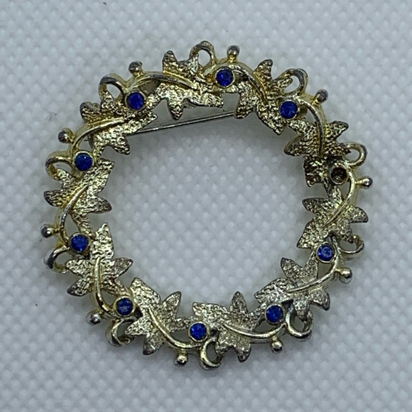 Vintage Gerrys Wreath With Blue Stones Beautiful Fashion Brooch - Picture 7 of 7